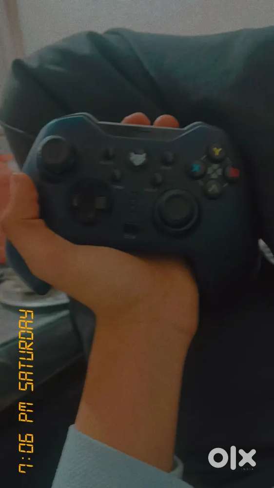 [EvoFox Elite X Wireless Gamepad for PC]() is a wireless PC controller