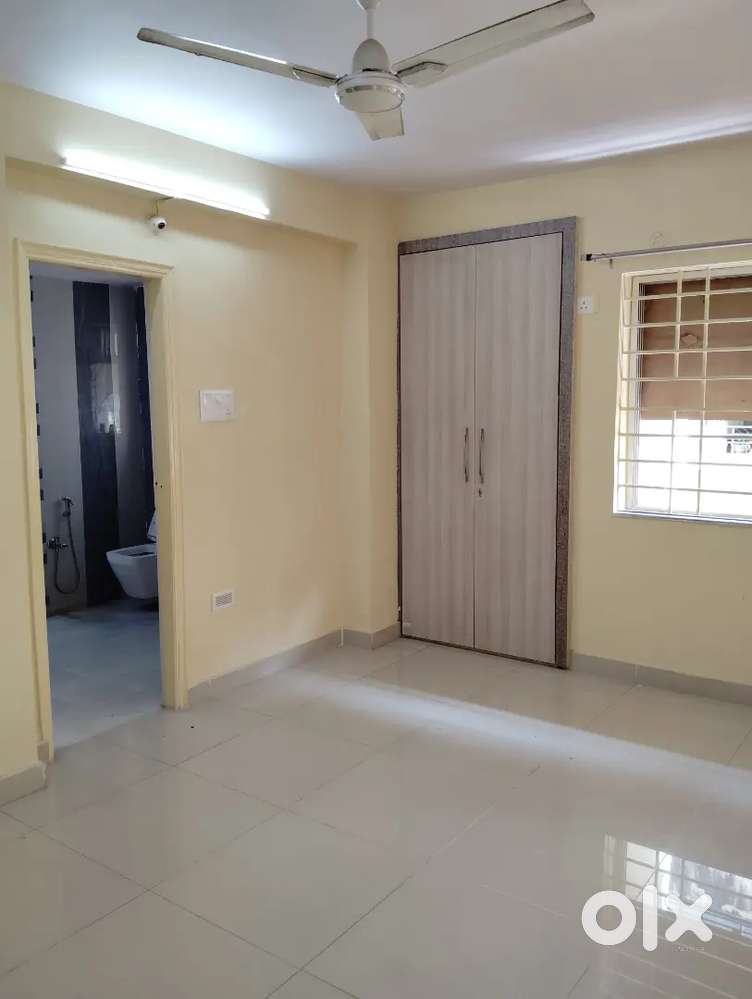 2bhk flat available for rent in ratu road metro gali