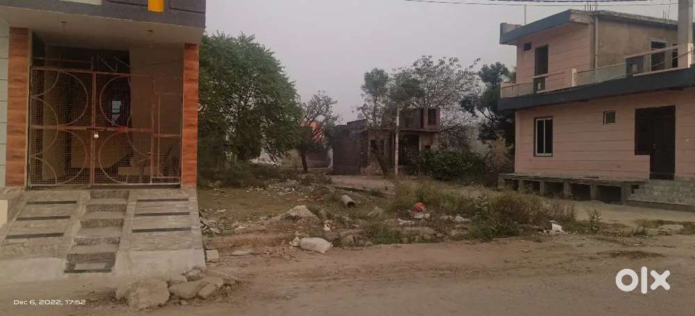 Plot sale prime location