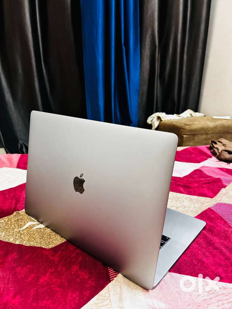 Apple MacBook Pro (Laptop)