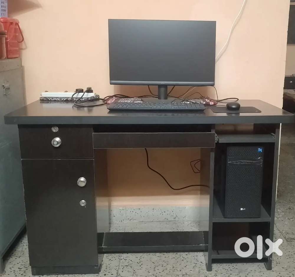 Computer with Table set