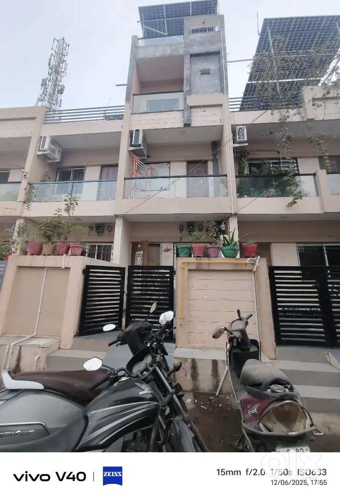 4 BHK TENAMENTS