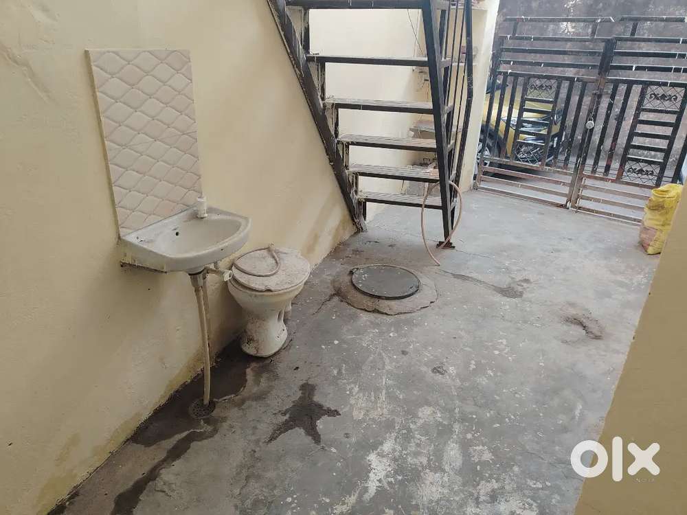 1 bhk 1 room 1 kitchen and 1 let bathroom 1 hall