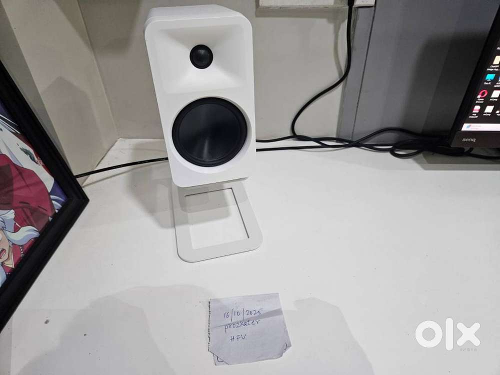 Kanto ORA4 Speakers + Kanto Sub8 Subwoofer + Kanto SE4 stands