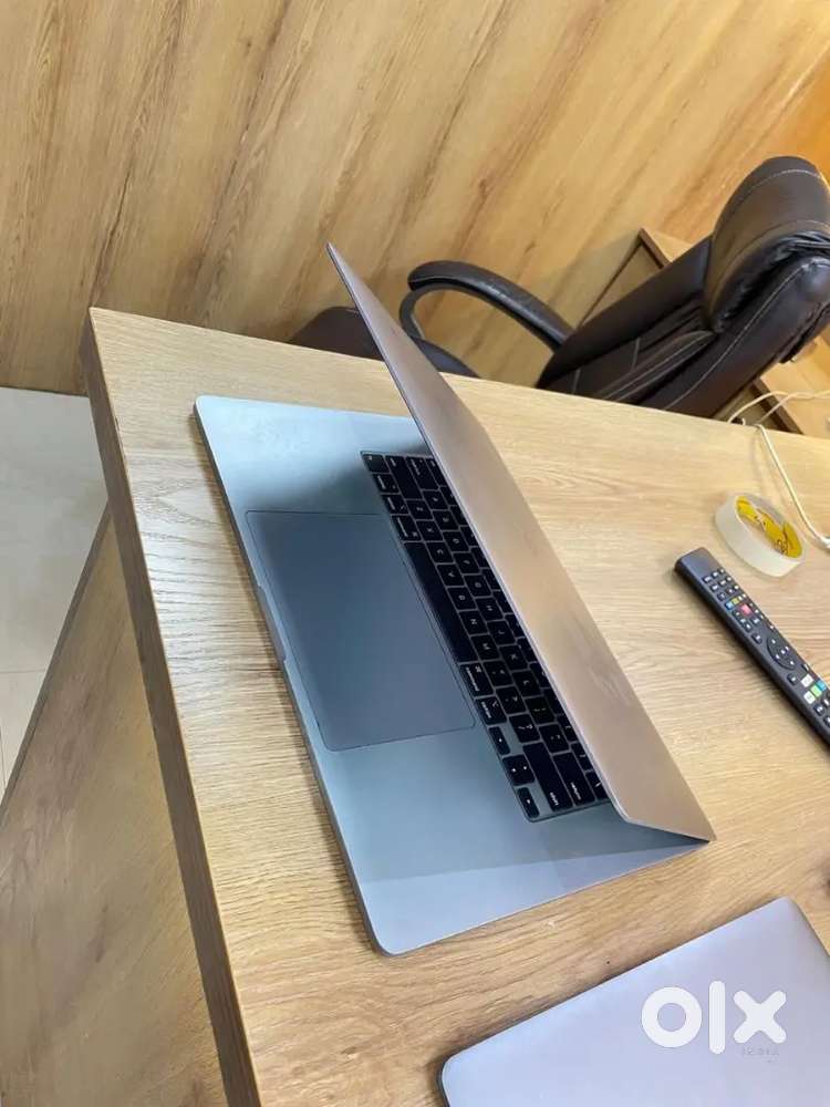 Mac book 16gb i9 1tb 5.5gb graphics