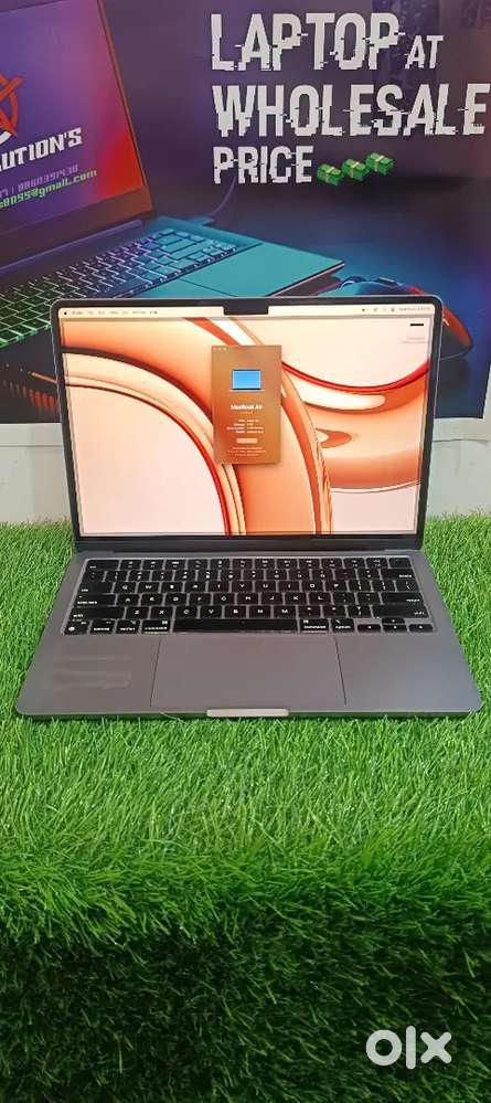Apple macbook air M2 8gb ram 256 ssd @42999/-