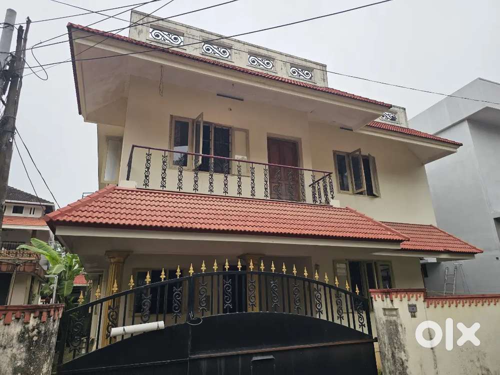 4Bhk Independent House For Rent Medical center Vennala.
