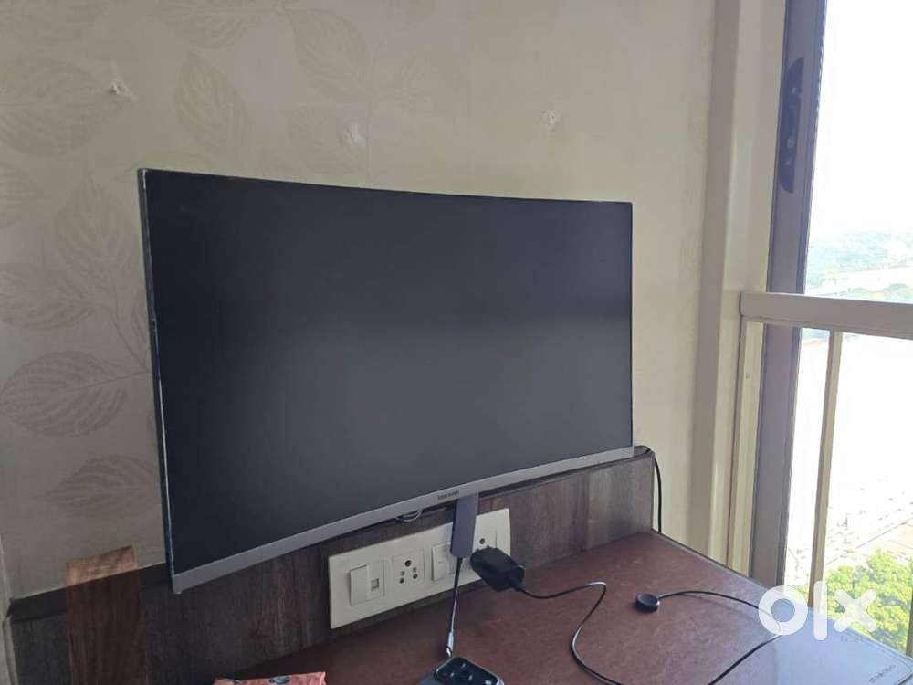 Samsung 27-Inch(68.5cm) Curved Monitor
