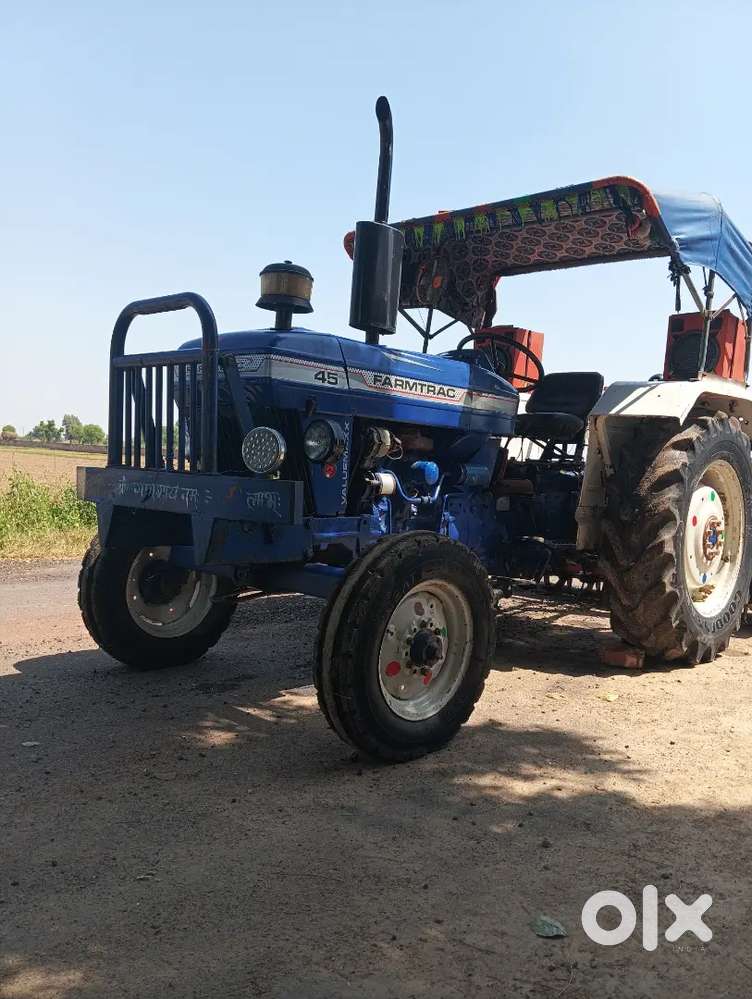 Tractor + hal farmtrac