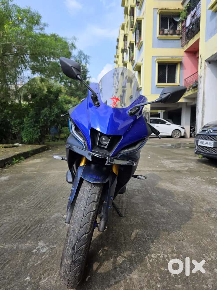(Modified) Yamaha R15v4 with Quickshifter