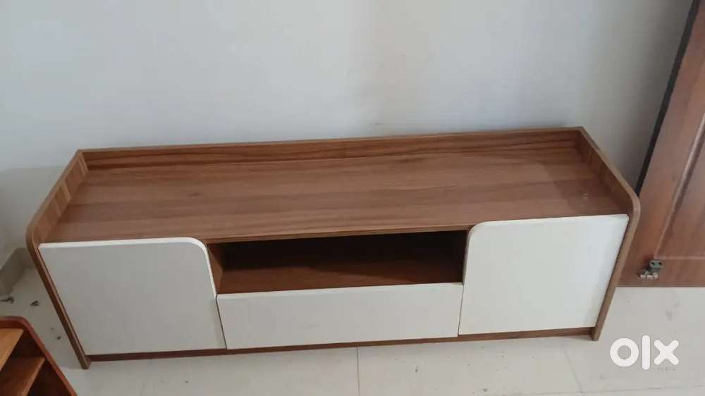 Brand new  Engineered Wood Entertainment Unit in Ivory White Finish