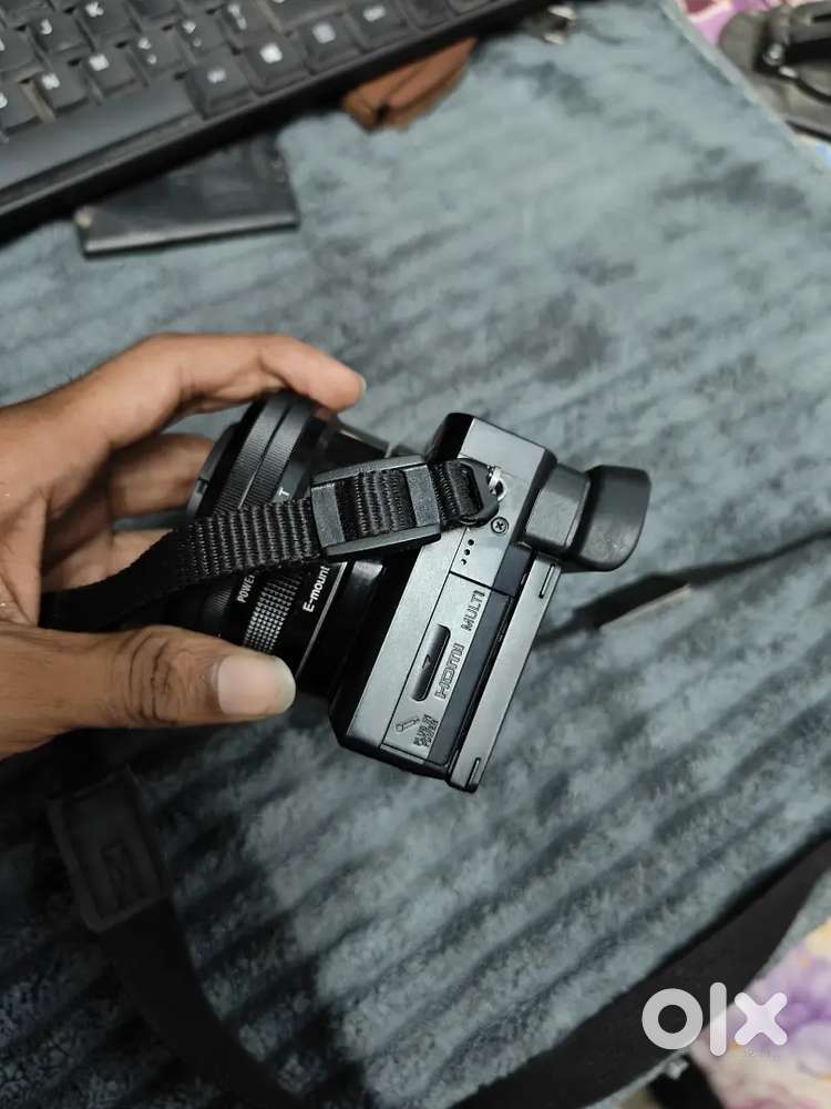 Sony 6100 brand new camera only 7 month old