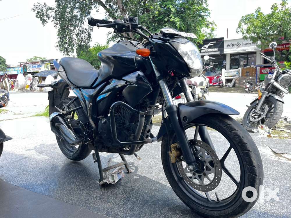 Urgent sell 30000 Suzuki Gixxer 155