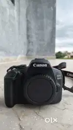 Canon EOS 1500D with 18-55 lens and camera bag