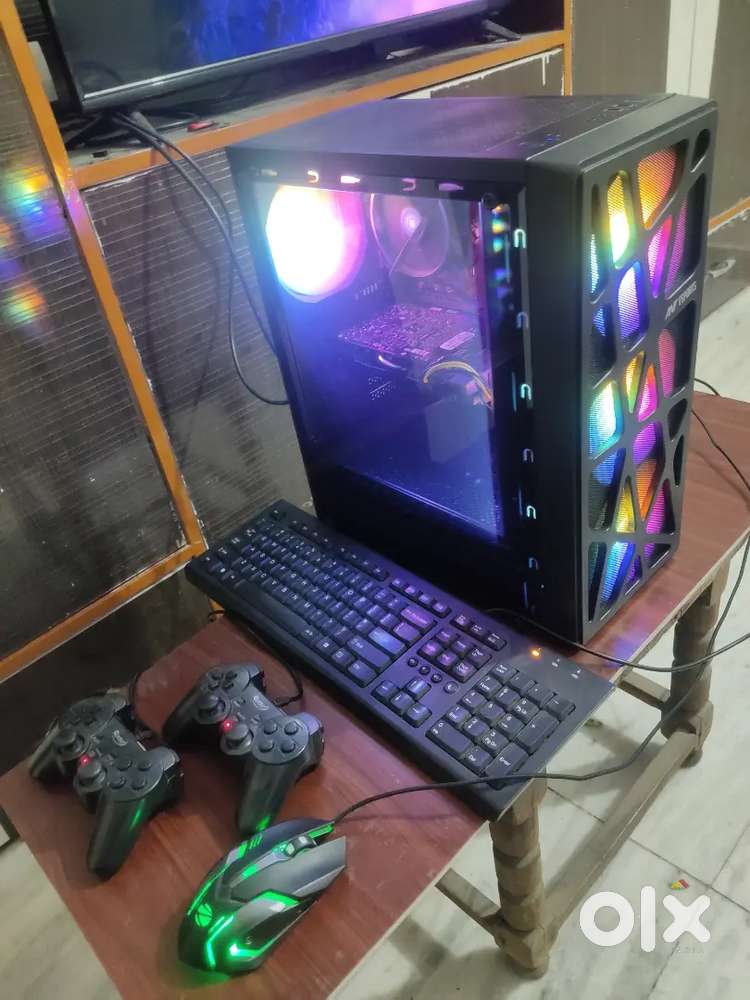 Gaming Cpu Keyboard and mouse, 2 controllers Sell