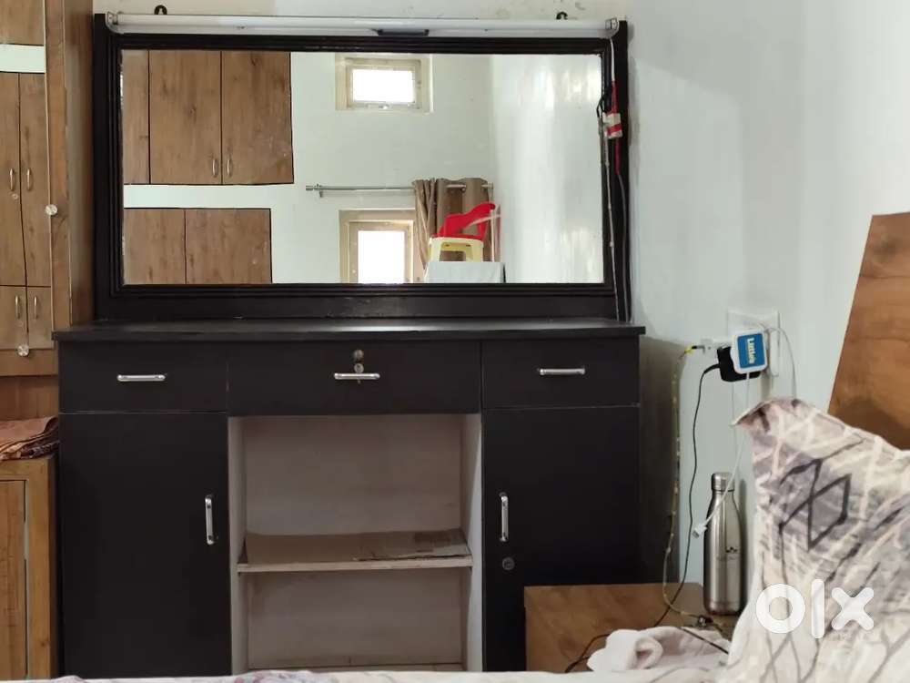 Beauty parlour furniture