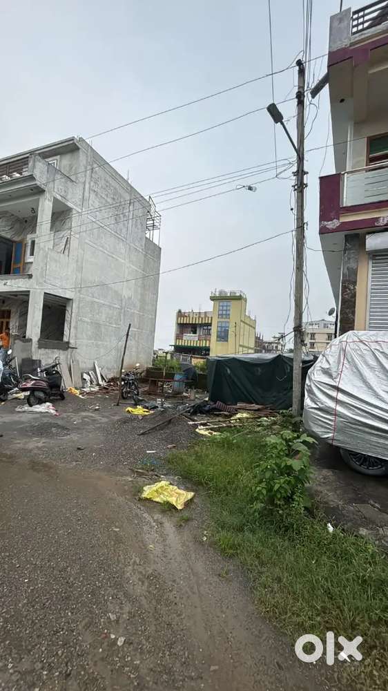 Plot in narayan chowk (sahasdhara road)