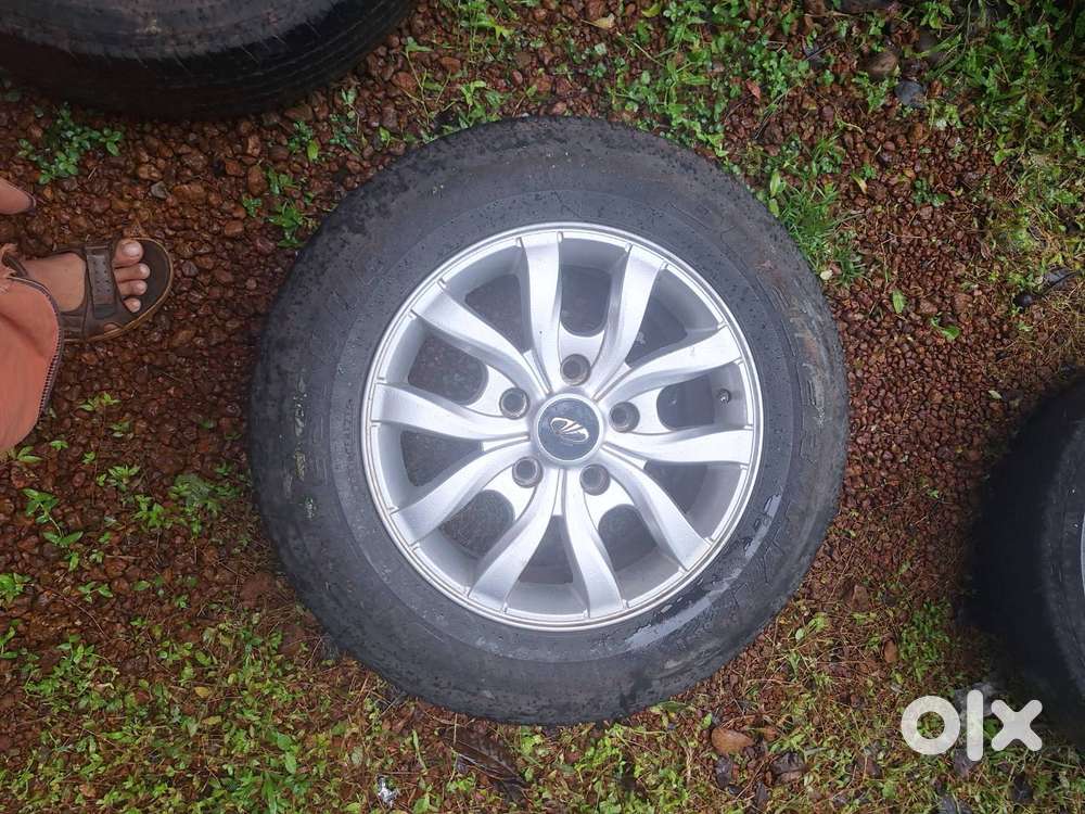 17 inch Mahindra Xuv Alloywheels with tyre