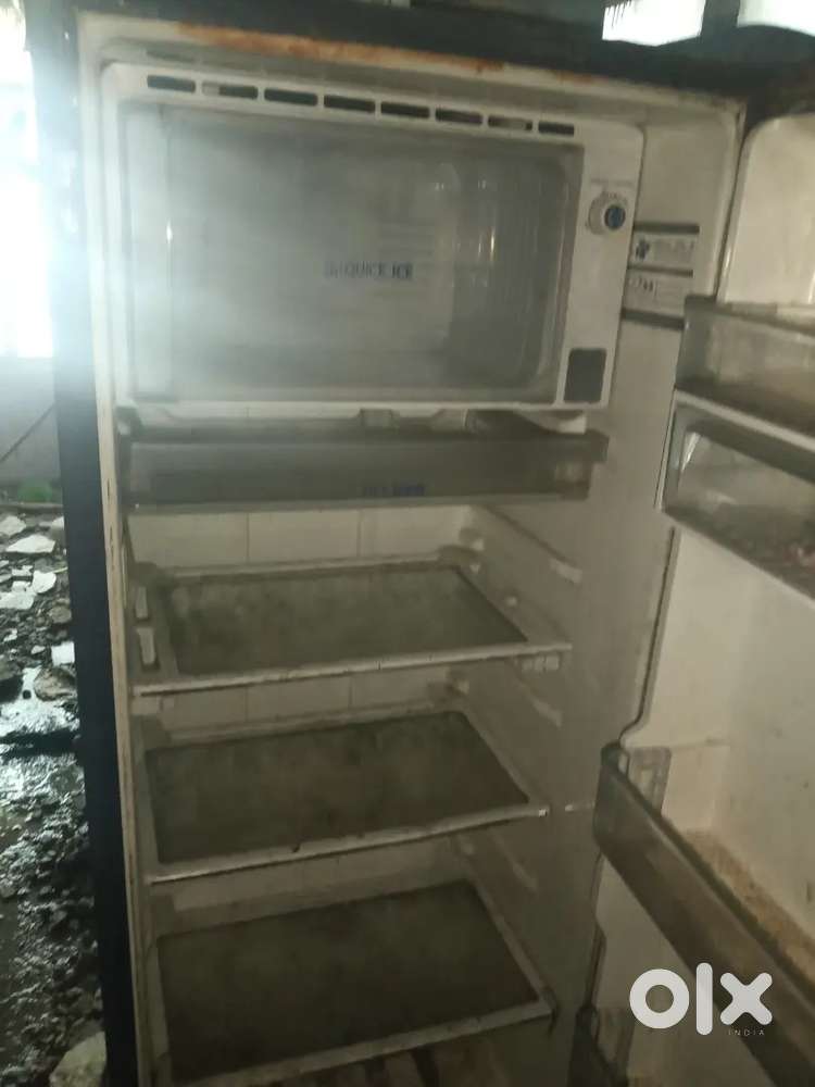 Refrigerator urgent sellin