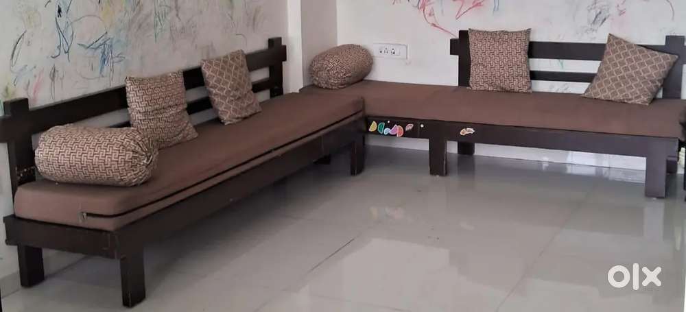 7 seater sofa with 7 cushions and 2 loads
