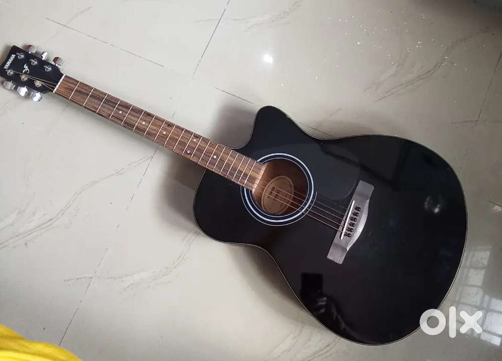 Yamaha black guitar