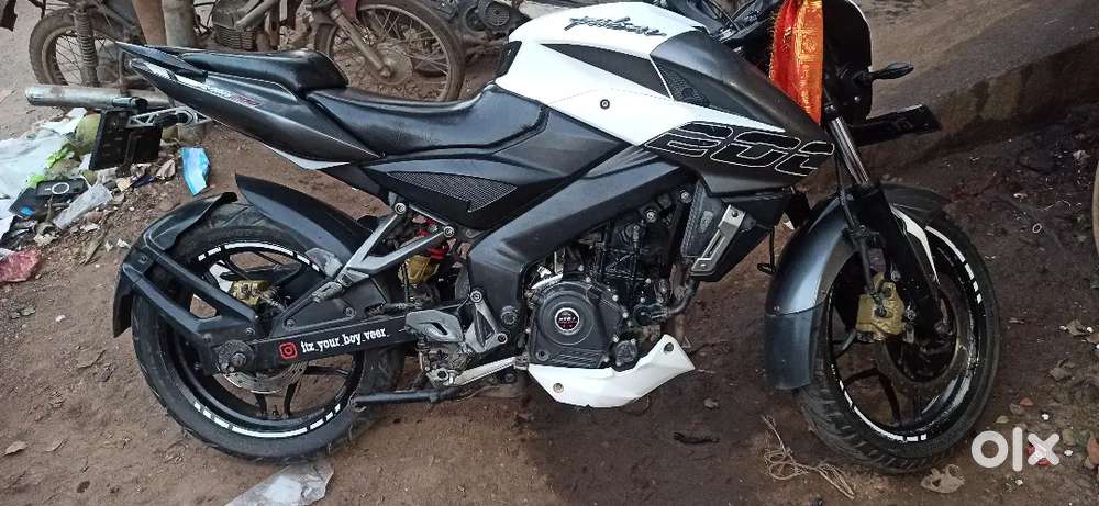 Bajaj palsar ns 200