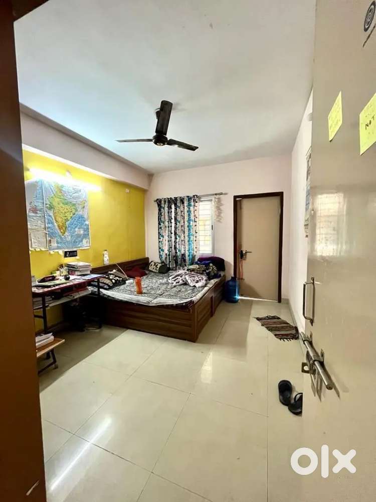A well facilated furnished flat for boys