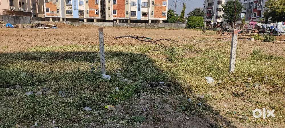 2 road corner plot available for rent in new Alkapuri