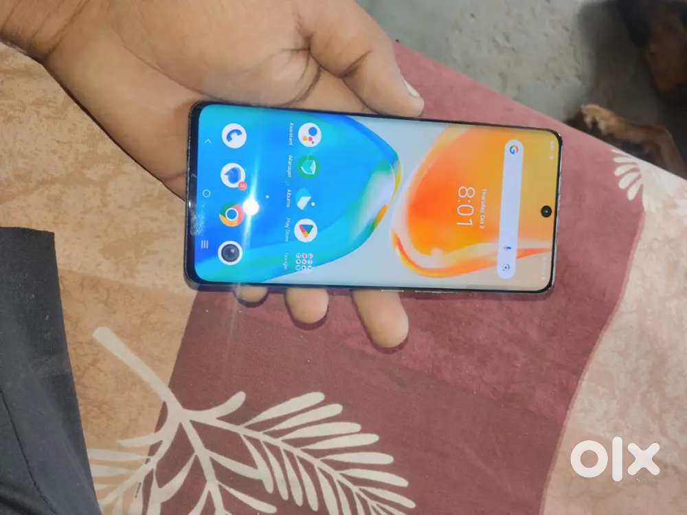8+8gb ram 128 gb rom