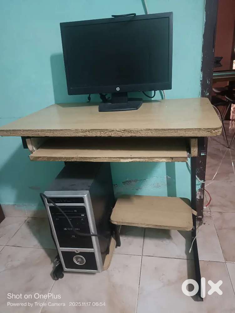 Desktop and monitor working condition