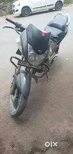 मुझे दूसरी गाड़ी लेनी है इसलिए बेच रहे हैं