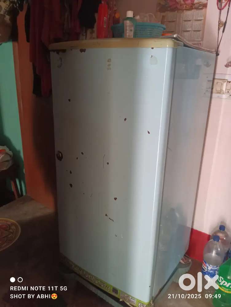 LG  kaa fridze hai full condition only gas khtm hai