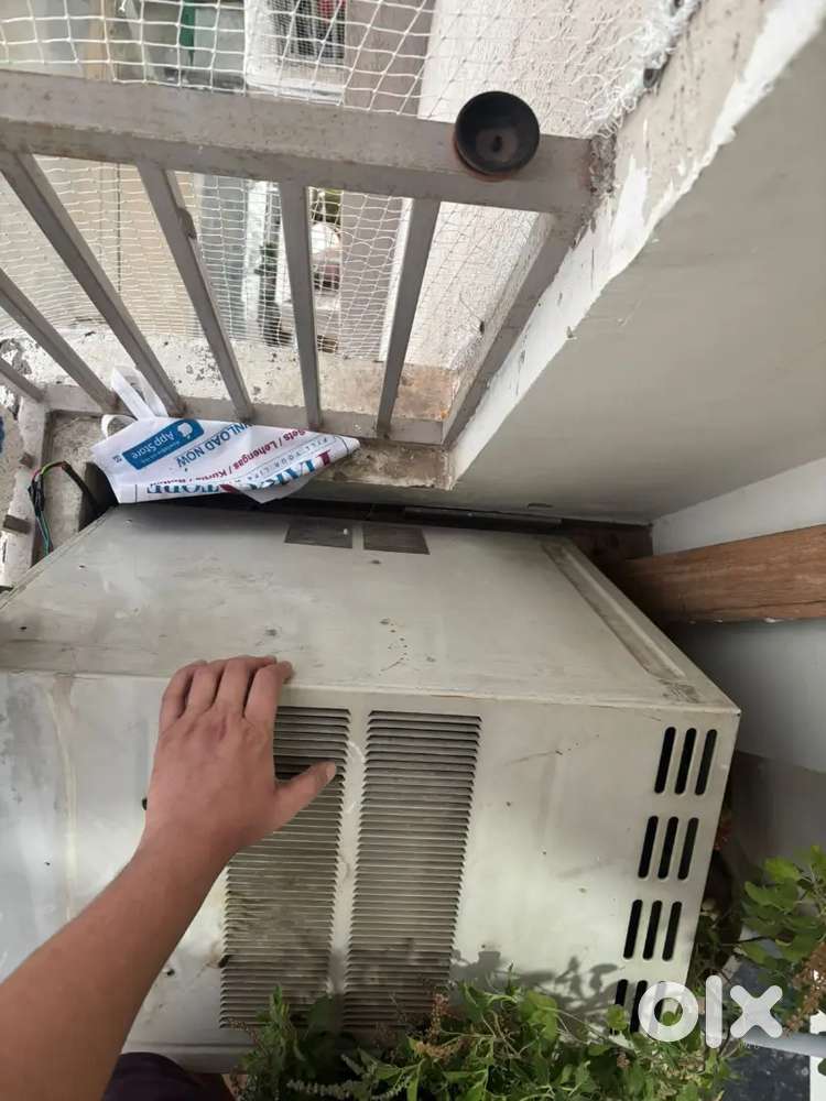 Ac lg 3 star very very new and in good condition less use ac