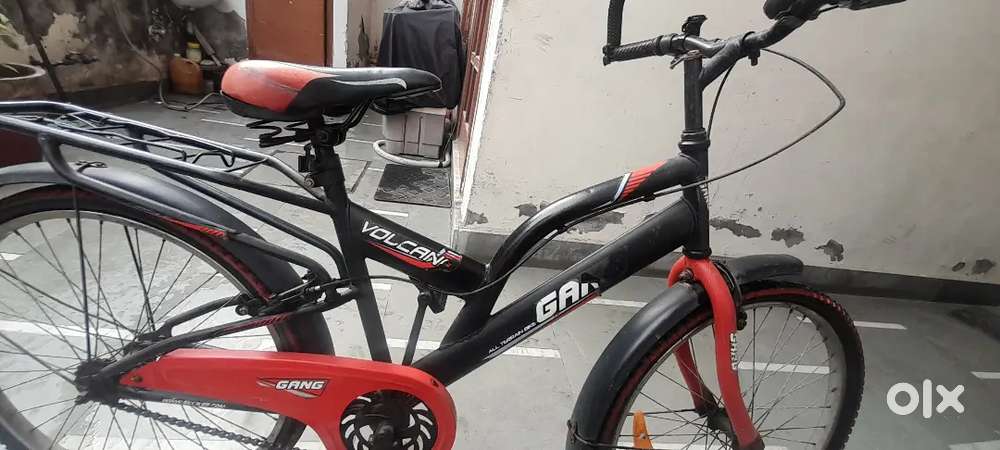 A mid size branded cycle is on sale