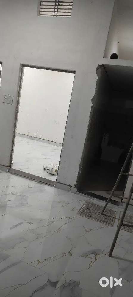 58 लाख में नया मकान 20 /40  बेचना है बसही चौराहे से 500 मीटर अंदर है