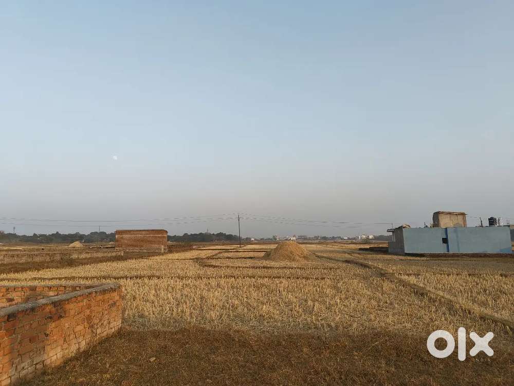 Badiya hai emi bhi available hai koi lafda nhi hai