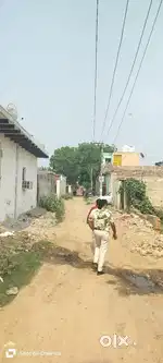 पुरी अमन विला सेक्टर 89 के सामने प्लॉट बसावट के बीचों बीच