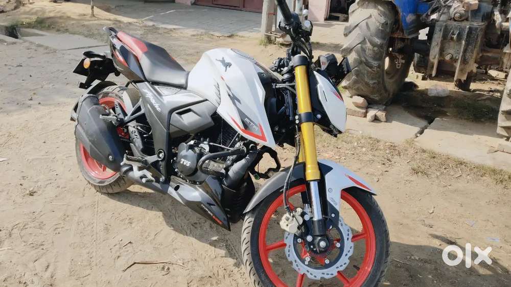 1st owner bike hai ,TVS apache RTR 4v . Good and A1 condition
