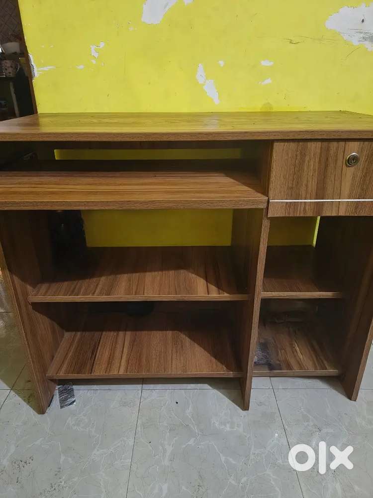 Computer table