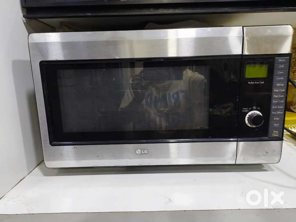 Microwave convection oven