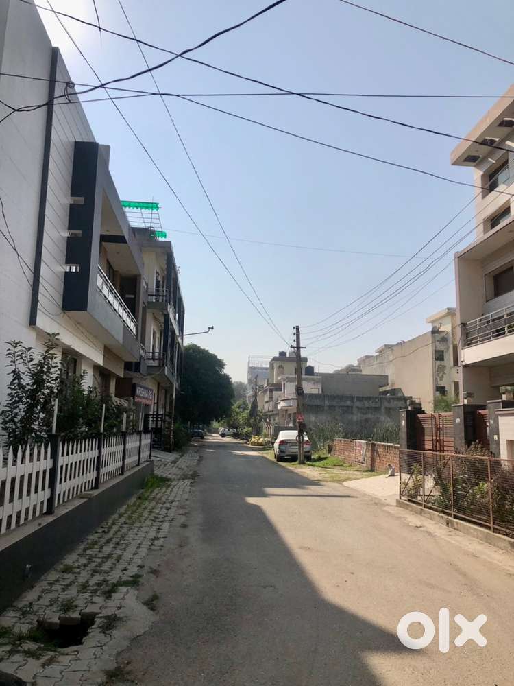 PLOT FOR SALE IN SECTOR 115 SHIWALIK ENCLAVE PRIME LOCATION