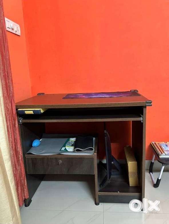 Computer table with storage