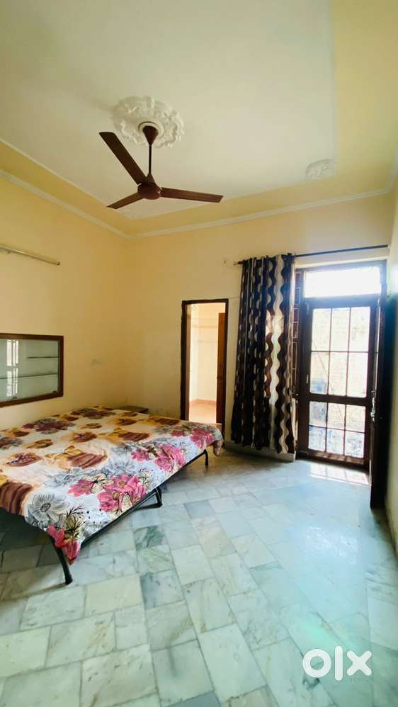 2bhk Ground floor walking distance to main Ferzpur road .