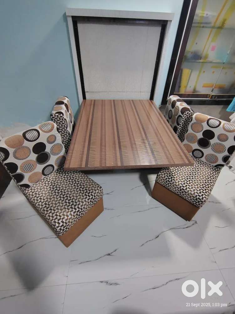 Dining that hangs on the wall, but serves the purpose