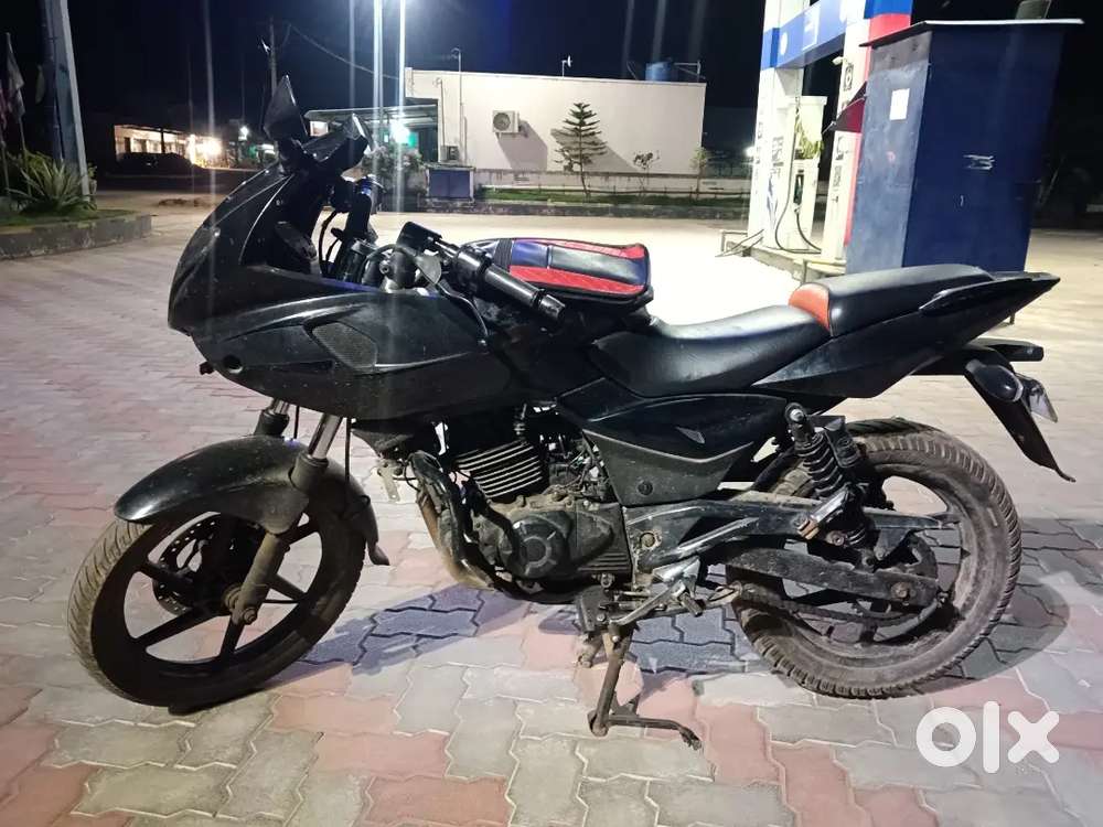 Bajaj pulsar 220