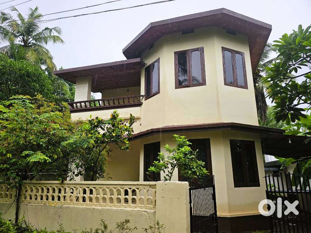 Bachilors allowed Fully Furnished 3BHK available monthly/yearly rent