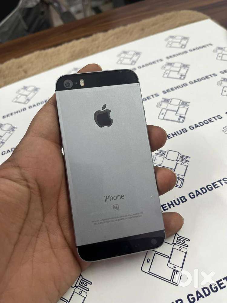 New iphone se 32gb 1st generation with bill and all accessrories avail