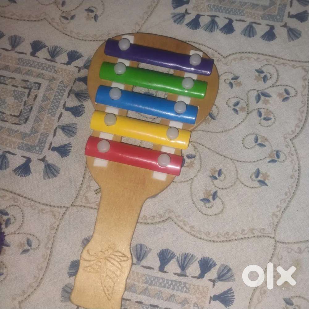 Small guitar h 200 ka laaya tha