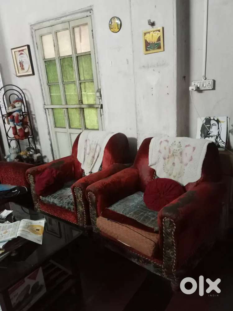 3Seater sofa at a throwaway price