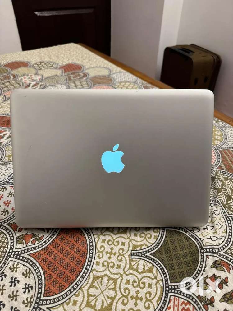 MacBook  Apple laptop aur working condition or